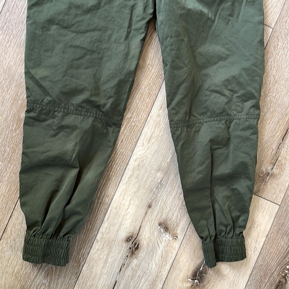 Urban Outfitters High-Waisted Paperbag Waist Jogger Pants Green - Picture 10 of 13